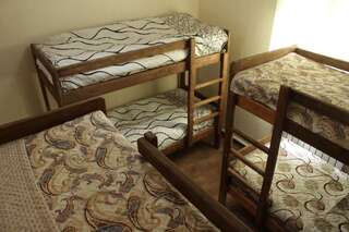Хостелы Snow Leopard Hostel Каракол Кровать в общем 6-местном номере для мужчин и женщин-5