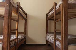 Хостелы Snow Leopard Hostel Каракол Кровать в общем 6-местном номере для мужчин и женщин-6