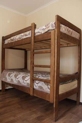 Хостелы Snow Leopard Hostel Каракол Кровать в общем 6-местном номере для мужчин и женщин-7