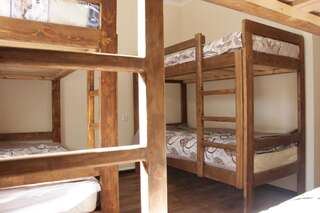 Хостелы Snow Leopard Hostel Каракол Кровать в общем 6-местном номере для мужчин и женщин-8
